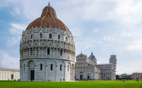 Pisa Talya Nın Eğimli Kulesi Basilica Katedrali Ile Aydınlık Bir — Stok fotoğraf
