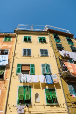 Çekici Akdeniz sokakları Vernazza köyü Cinque Terre Ulusal Parkı İtalya, Vernazza 'nın pitoresk kıyı köyü Cinque Terre, İtalya. 