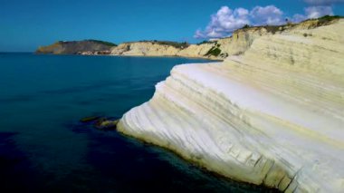 Scala dei Turchi Türklerin Merdiveni, Sicilya İtalya, Scala dei Turchi. İtalya 'nın güneyindeki Porto Empedocle yakınlarında Realmonte sahilinde kayalık bir uçurum. Avrupa. Sicilya 'nın beyaz kayalıkları