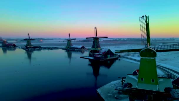 Zaanse Schans Hollanda Nın Yel Değirmeni Köyünü Kaplayan Kar Kış — Stok video