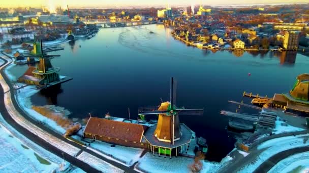 Χιόνι Κάλυψε Χωριό Ανεμόμυλος Στο Zaanse Schans Ολλανδία Ιστορικά Ξύλινα — Αρχείο Βίντεο