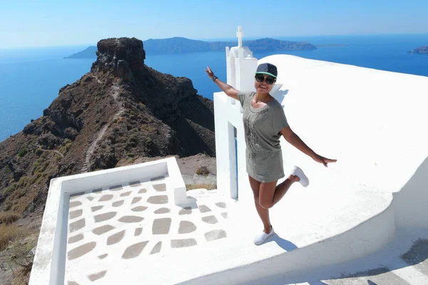 Santorin Grèce Une Femme Asiatique Heureuse Vacances Luxe Oia Santorin — Photo
