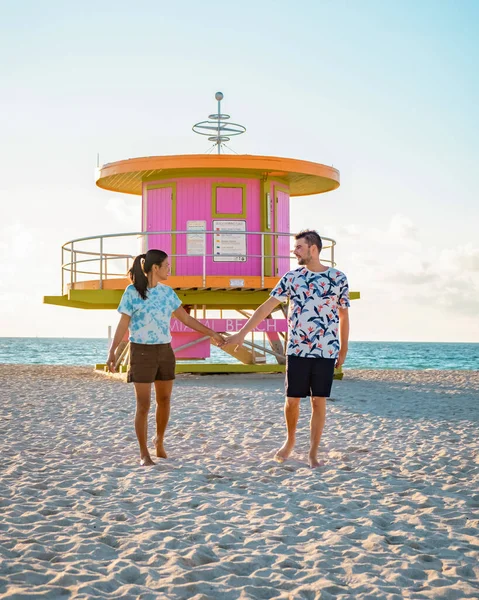 Miami South Beach Florida Couple Lifeguard Hut Sunrise Miami Beach — Stock Photo, Image