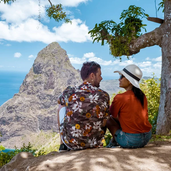 Pár Turistika Horách Svatá Lucie Karibik Naučná Stezka Džungli Výhledem — Stock fotografie