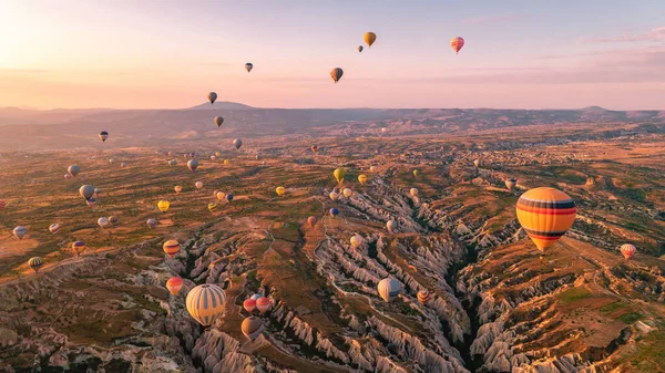 Cappadocia Turkey Sunrise Hills Hot Air Balloons Kapadokya Beautiful Vibrant — Stock Photo, Image