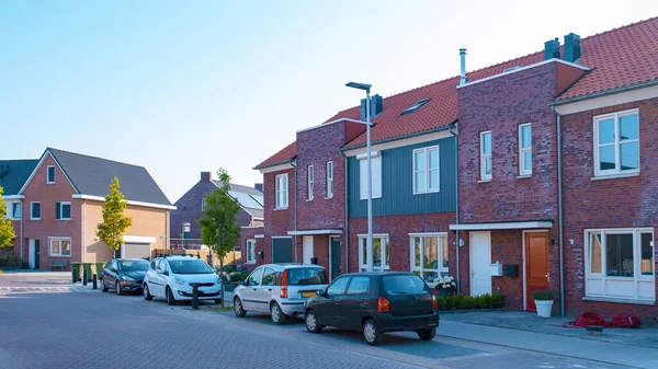 Ολλανδική Προαστιακή Περιοχή Σύγχρονες Οικογενειακές Κατοικίες Νεόδμητες Οικογενειακές Κατοικίες Στην — Φωτογραφία Αρχείου