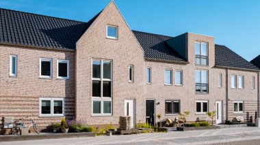 Modern aile evleri olan Hollanda Suburban bölgesi, Hollanda 'da yeni inşa edilmiş modern aile evleri