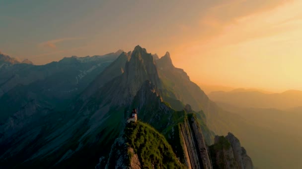 瑞士阿彭策尔 沙夫勒山脊瑞士阿尔普斯坦 一个庄严的瑞士谢夫勒峰陡峭的山脊 — 图库视频影像