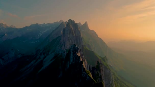 瑞士阿彭策尔 沙夫勒山脊瑞士阿尔普斯坦 一个庄严的瑞士谢夫勒峰陡峭的山脊 — 图库视频影像