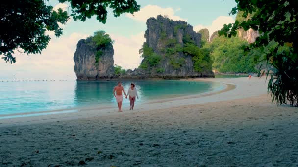 Koh Hong Island Krabi Tajlandia Para Mężczyzn Kobiet Plaży Koh — Wideo stockowe