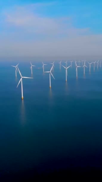 Drone View Bij Windmolen Turbines Windmolen Park Een Blauwe Lucht — Stockvideo