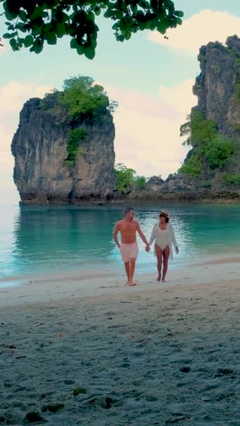 Koh Hong Island Krabi Tailândia Par Homens Mulheres Praia Koh — Vídeo de Stock