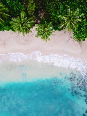 Phuket Tayland 'daki Özgürlük plajında insansız hava aracı görüntüsü.