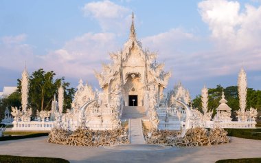 Beyaz Tapınak Chiang Rai Tayland gün batımında, Wat Rong Khun, nam-ı diğer Beyaz Tapınak, Chiang Rai, Tayland.