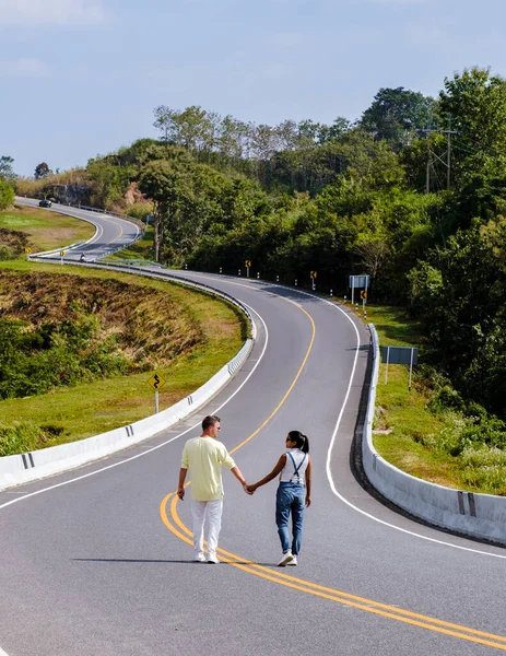 Couple Walking Curved Road Mountains Nan Thailand Road 3Country Road — Stock Photo, Image