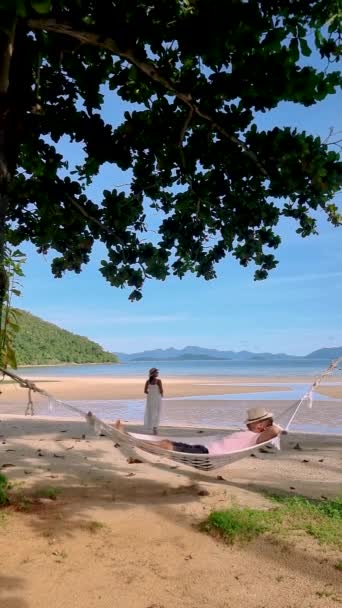 Couple Men Women Hammock Beach Koh Mak Island Thailand Morning — Video