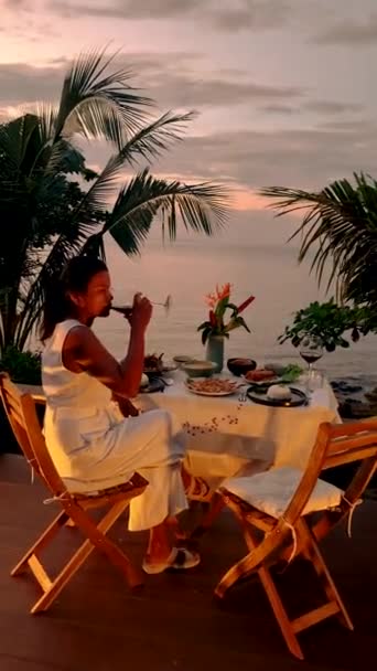 Asian Thai Women Having Romantic Dinner Beach Koh Chang Thailand — Vídeo de Stock