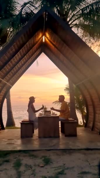 Couple Men Women Having Romantic Dinner Beach Koh Mak Thailand — Stockvideo
