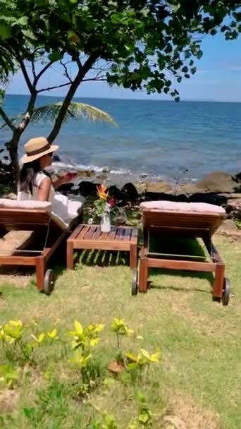 Asian Women Drinking Wine Oceanfront Look Tropical Sea Koh Mak — Stockvideo