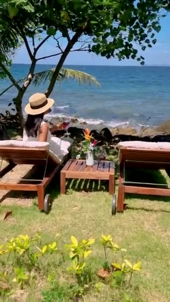 Asian Women Drinking Wine Oceanfront Look Tropical Sea Koh Mak — Video Stock