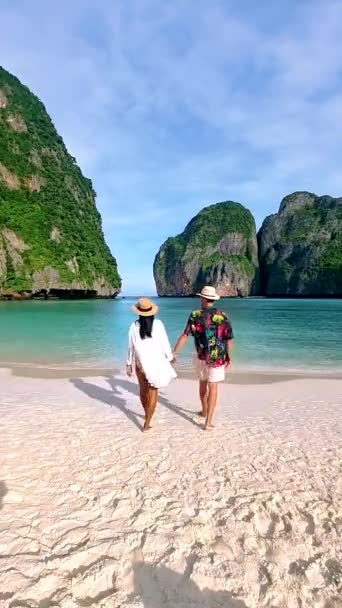 Couple Men Women Walking Beach Maya Bay Tropical Island Koh — Stock videók