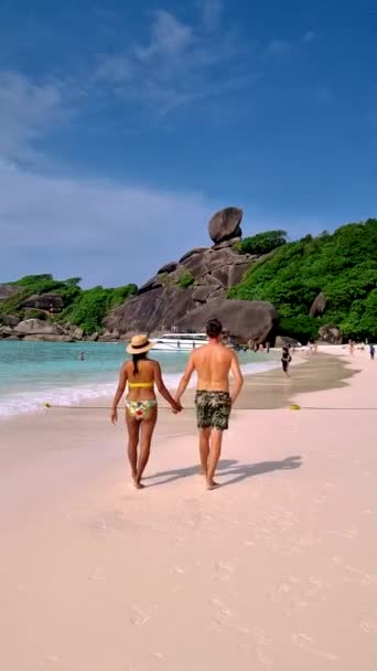 Couple European Men Asian Women Relaxing Beach Tropical Island Similan — Wideo stockowe