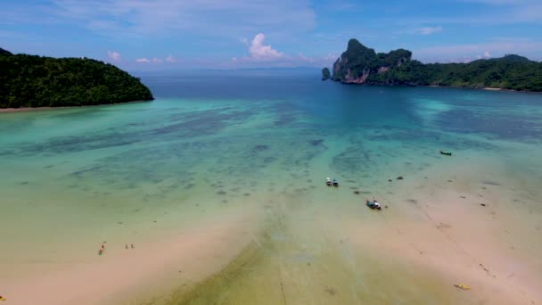 View Turqouse Colored Ocean Longtail Boats Koh Phi Phi Don — 비디오
