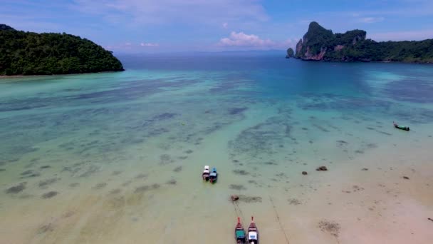 View Turqouse Colored Ocean Longtail Boats Koh Phi Phi Don — Stock video