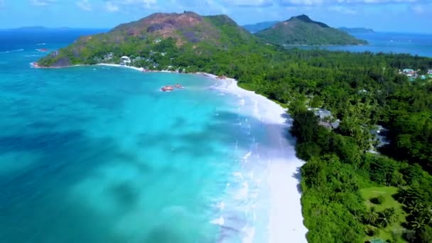 Seychelles Tropical Island Praslin White Beach Tropical Palm Trees Drone — Vídeo de stock