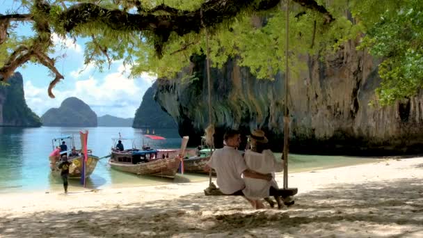 Couple Men Women Tropical White Beach Swing Thailand Koh Lao — Vídeos de Stock