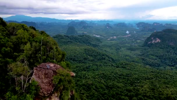 Dragon Crest Mountain Krabi Thailand Rock Overhangs Abyss Beautiful Landscape — Stock video