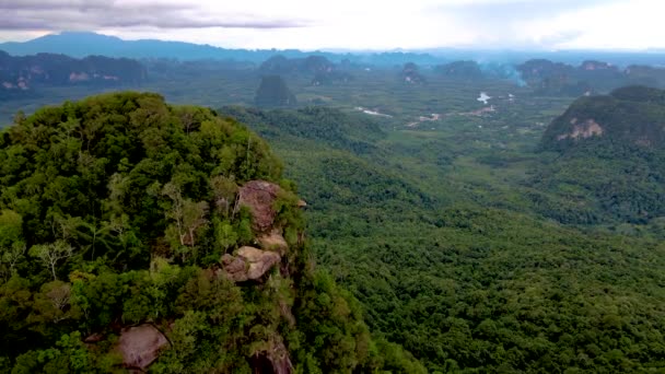 Dragon Crest Mountain Krabi Thailand Rock Overhangs Abyss Beautiful Landscape — Stockvideo