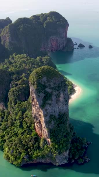 Aerial Drone View Limestone Cliffs Tropical Beach Railay Beach Krabi — Stockvideo