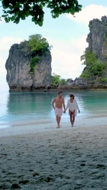 Couple Men Women Tropical White Beach Thailand Koh Hong Island — Video Stock