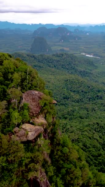Dragon Crest Mountain Krabi Thailand Rock Overhangs Abyss Beautiful Landscape — Stockvideo