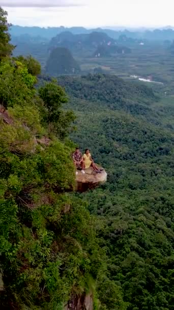 Dragon Crest Mountain Krabi Thailand Young Traveler Sits Rock Overhangs — Stock Video
