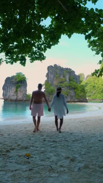 Beberapa Pria Dan Wanita Pantai Tropis Putih Thailand Krabi Pulau — Stok Video