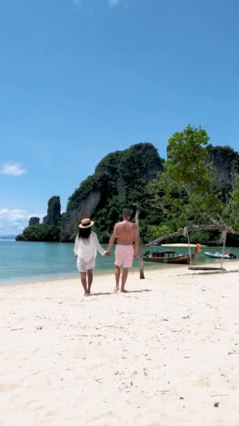 Couple Men Women Tropical White Beach Thailand Koh Hong Island — Stockvideo