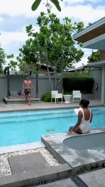 Couple Men Woman Luxury Vacation Pool Villa Rainforest Jungle Mountains — Wideo stockowe