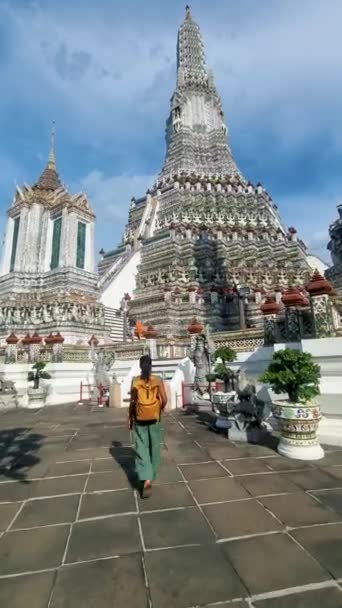 Couple Wat Arun Temple Bangkok Thailand Sunset — Wideo stockowe