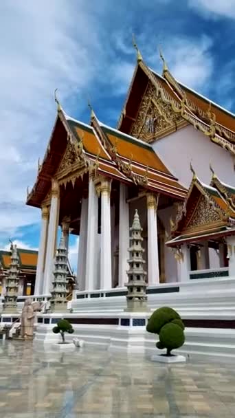 Thai Buddhist Temple Bangkok Thailand Wat Suthat Better Known Towering — Stockvideo