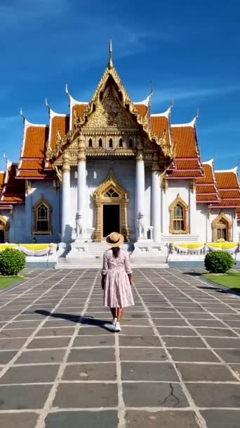 Thai Asian Woman Visit Wat Benchamabophit Temple Bangkok Thailand Marble — Stok video