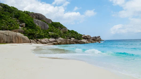 White Tropical Beach Palm Trees Coco Island Tropical Seychelles Islands — Zdjęcie stockowe