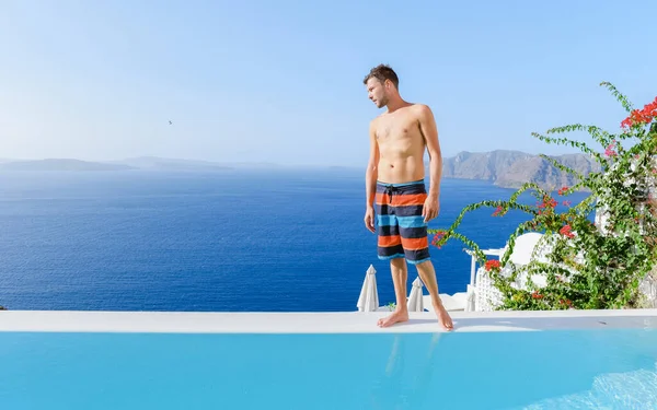 Man Relaxing Infinity Swimming Pool Vacation Santorini Swimming Pool Looking — Foto de Stock