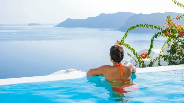 Young Asian Women Vacation Santorini Swimming Pool Looking Out Caldera — 图库照片
