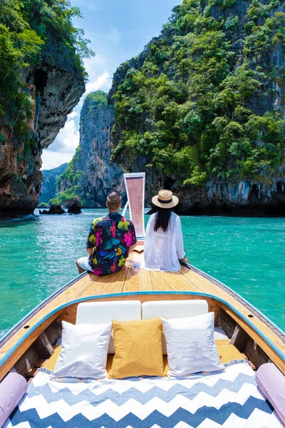Luxury Longtail Boat Krabi Thailand Couple Man Woman Trip Tropical — 图库照片