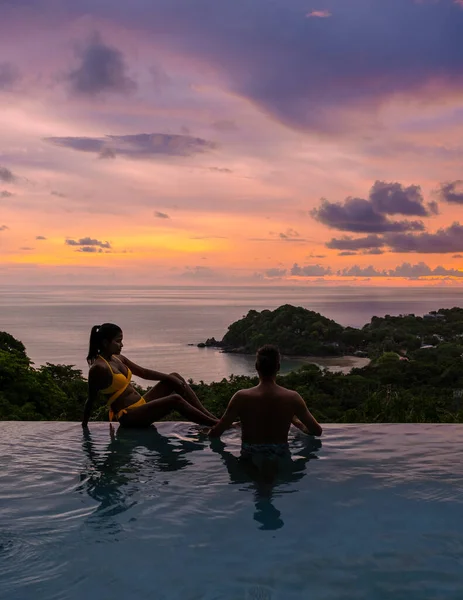 Romantic Couple Men Women Swimming Pool Vacation Tropical Island Man — 图库照片