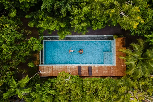 Drohnenblick Auf Ein Schwimmbad Dschungel Luftaufnahme Einer Drohne Über Einem — Stockfoto