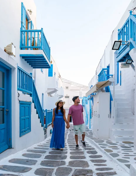Romantic Couple Men Women Street Mykonos Greek Village Greece Colorful — ストック写真