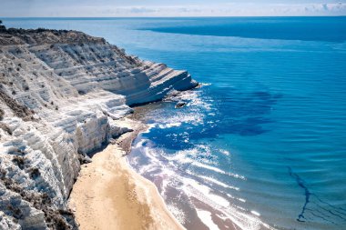 Scala dei Turchi Türklerin Merdiveni, Sicilya İtalya, Scala dei Turchi. İtalya 'nın güneyindeki Porto Empedocle yakınlarında Realmonte sahilinde kayalık bir uçurum. Avrupa
